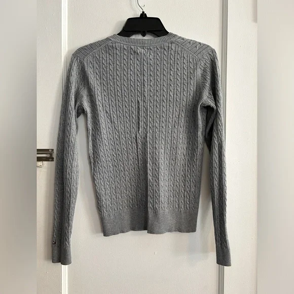 Tommy Hilfiger women’s S grey cable knit pima cotton v-neck sweater - Picture 4 of 4